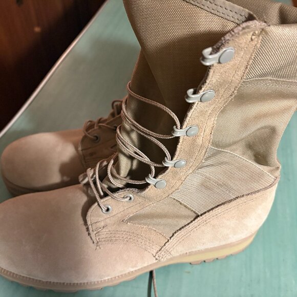 WORN ONCE Mens Wellco Hot Weather Tan Army Combat Boots Size 10 R Soft Toe - Picture 1 of 11